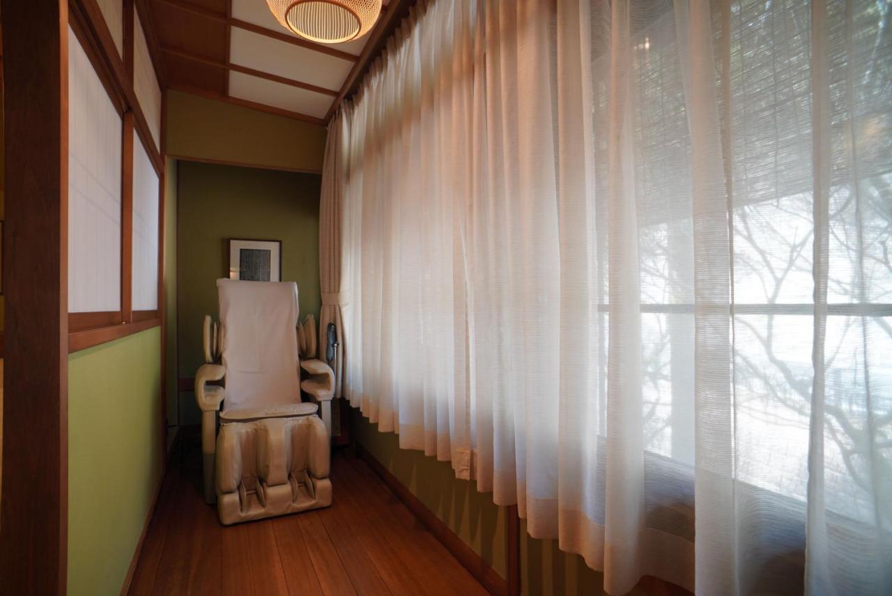 Arima Onsen Tocen Goshobo Otel Kobe Dış mekan fotoğraf A room at a Japanese onsen