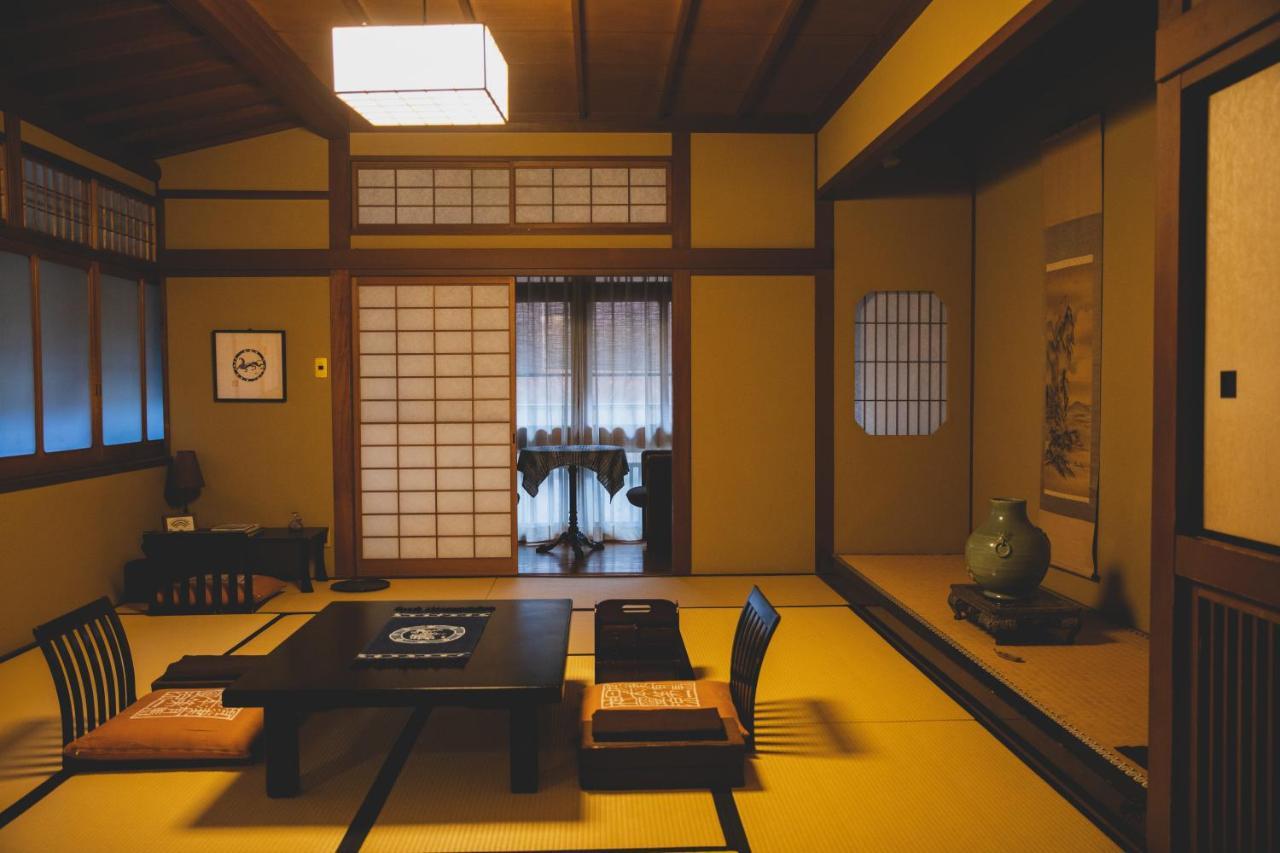 Arima Onsen Tocen Goshobo Otel Kobe Dış mekan fotoğraf A traditional Japanese room