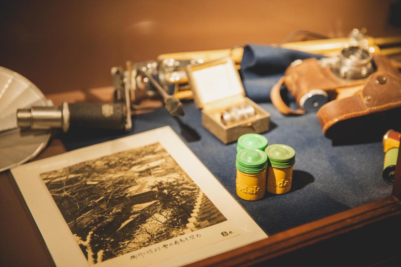 Arima Onsen Tocen Goshobo Otel Kobe Dış mekan fotoğraf A photograph of the 1910s showing the first use of the radiometer in the laboratory of the Nobel Prize winner Pierre Curie.