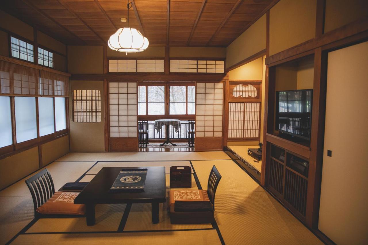Arima Onsen Tocen Goshobo Otel Kobe Dış mekan fotoğraf A traditional Japanese room