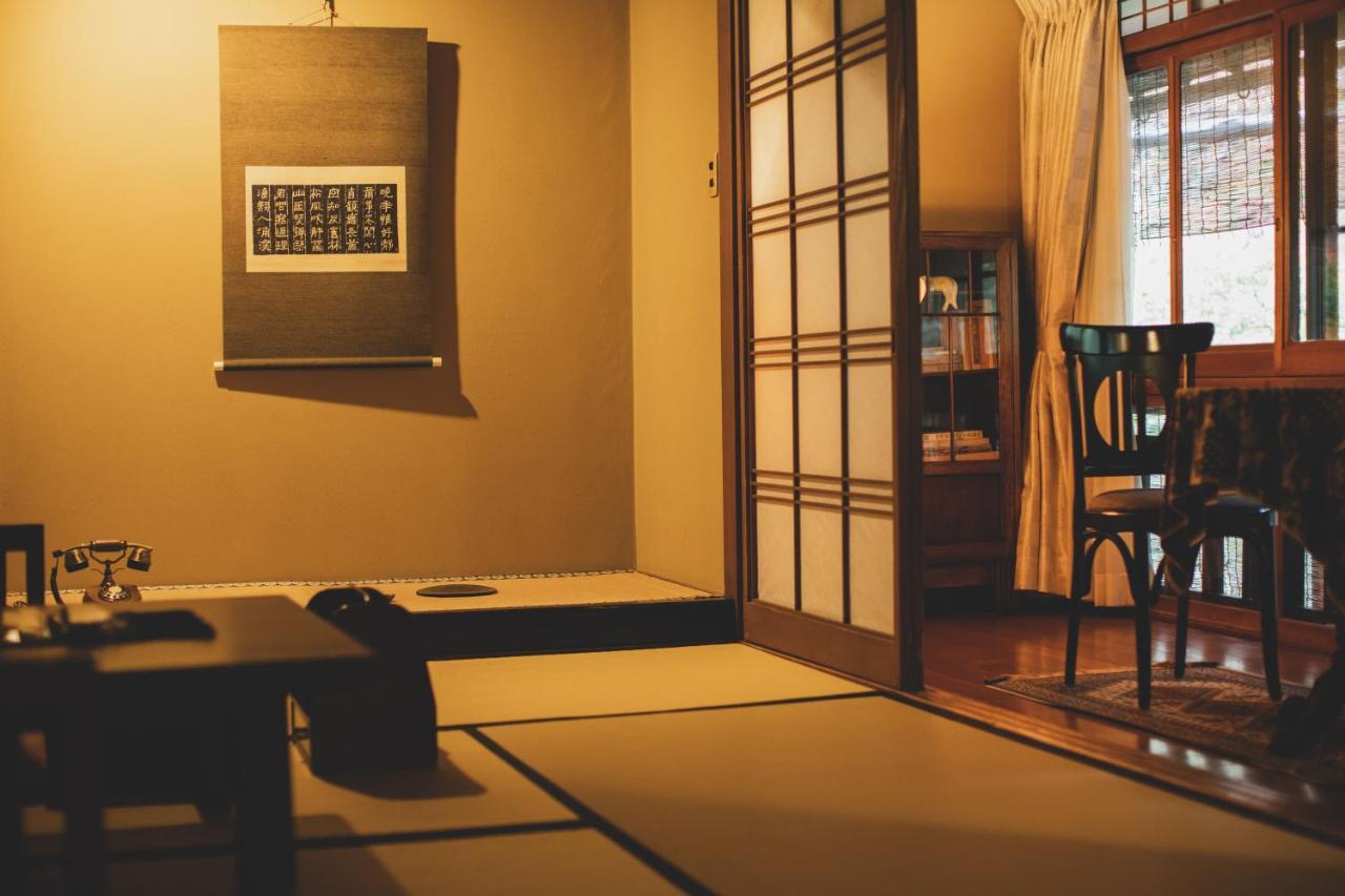Arima Onsen Tocen Goshobo Otel Kobe Dış mekan fotoğraf A traditional Japanese room with a shoji